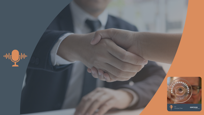 Projekte als Treiber für Unternehmenserfolg Erfolgreiches Projektmanagement als Schlüssel zum Unternehmenserfolg: Ein Handschlag besiegelt eine erfolgreiche Zusammenarbeit. Professionelles Management und klare Kommunikation sorgen für nachhaltigen Geschäftserfolg.Der dunkelblaue und orangefarbene Rahmen mit Mikrofon-Symbol und Podcast-Cover verweist auf den Podcast „Projektmanagement im Glas“ mit Christian Dürk, präsentiert von Corivus.