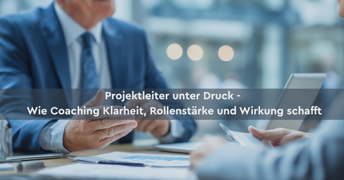„Projektleiter unter Druck – Coaching für Klarheit, Rollenstärke und Führungserfolg Business-Situation mit zwei Projektleitern im Gespräch: Symbolbild für Projektdruck, komplexe Stakeholder-Anforderungen und Coaching als Unterstützung für Klarheit, Rollenstärke und wirksame Projektführung.